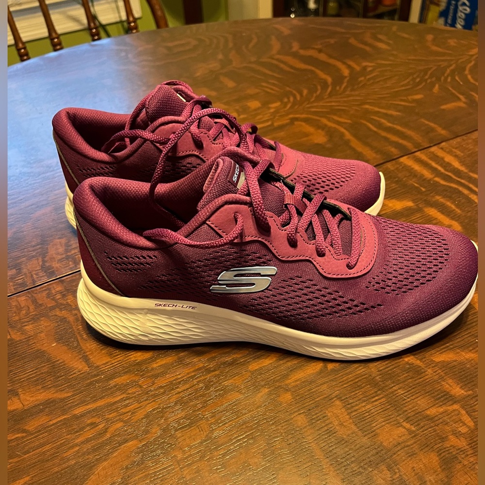 Worn 2 times. Like new.